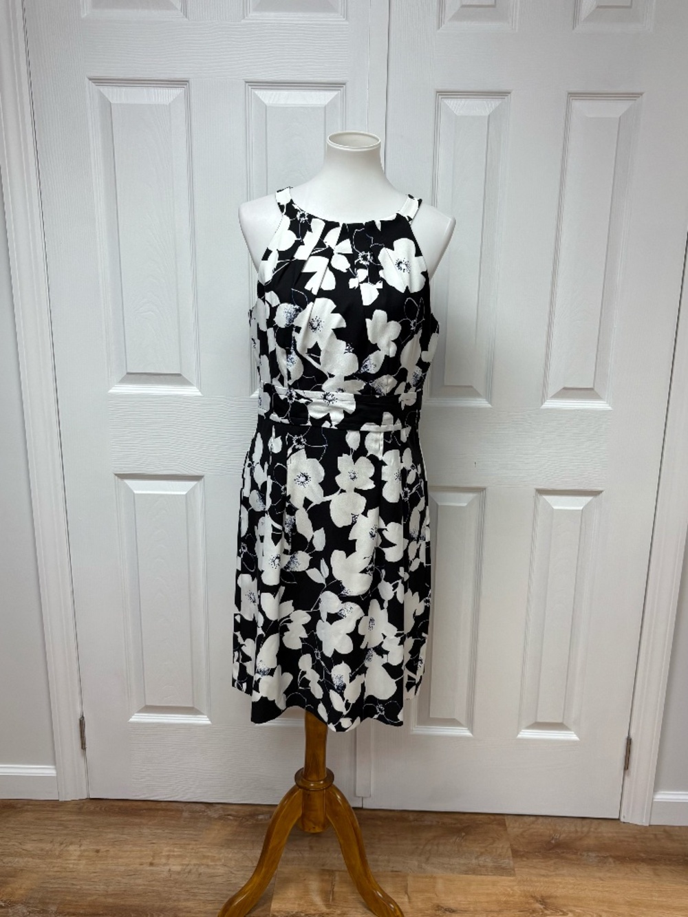 Roz&Ali High Neck Black and White Floral Cocktail Dress either Pockets- Size 12.